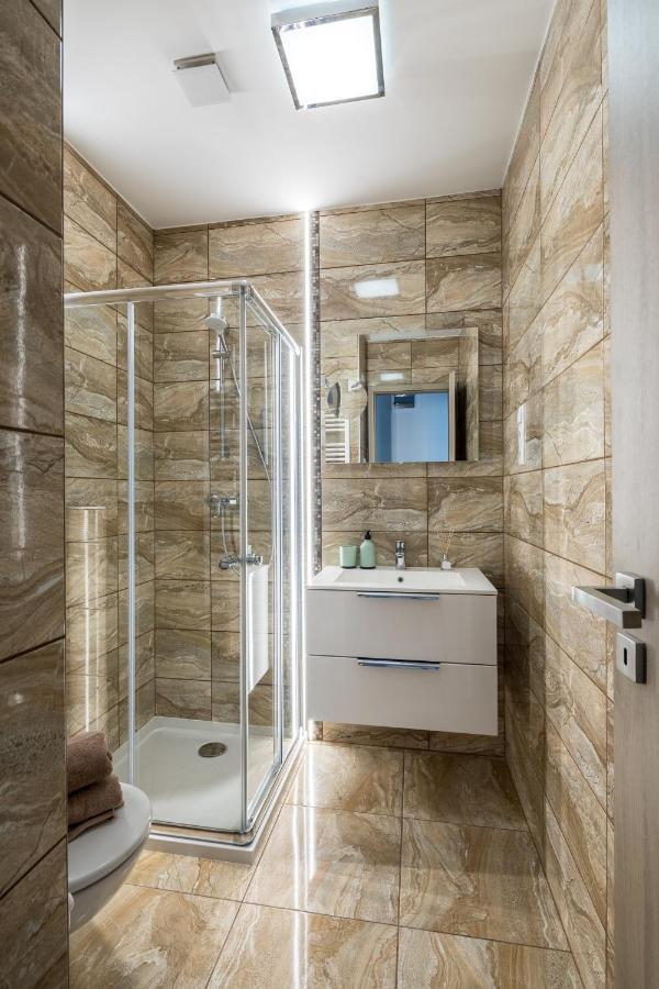 Stafetahaz Apartmanok Vác Exterior photo