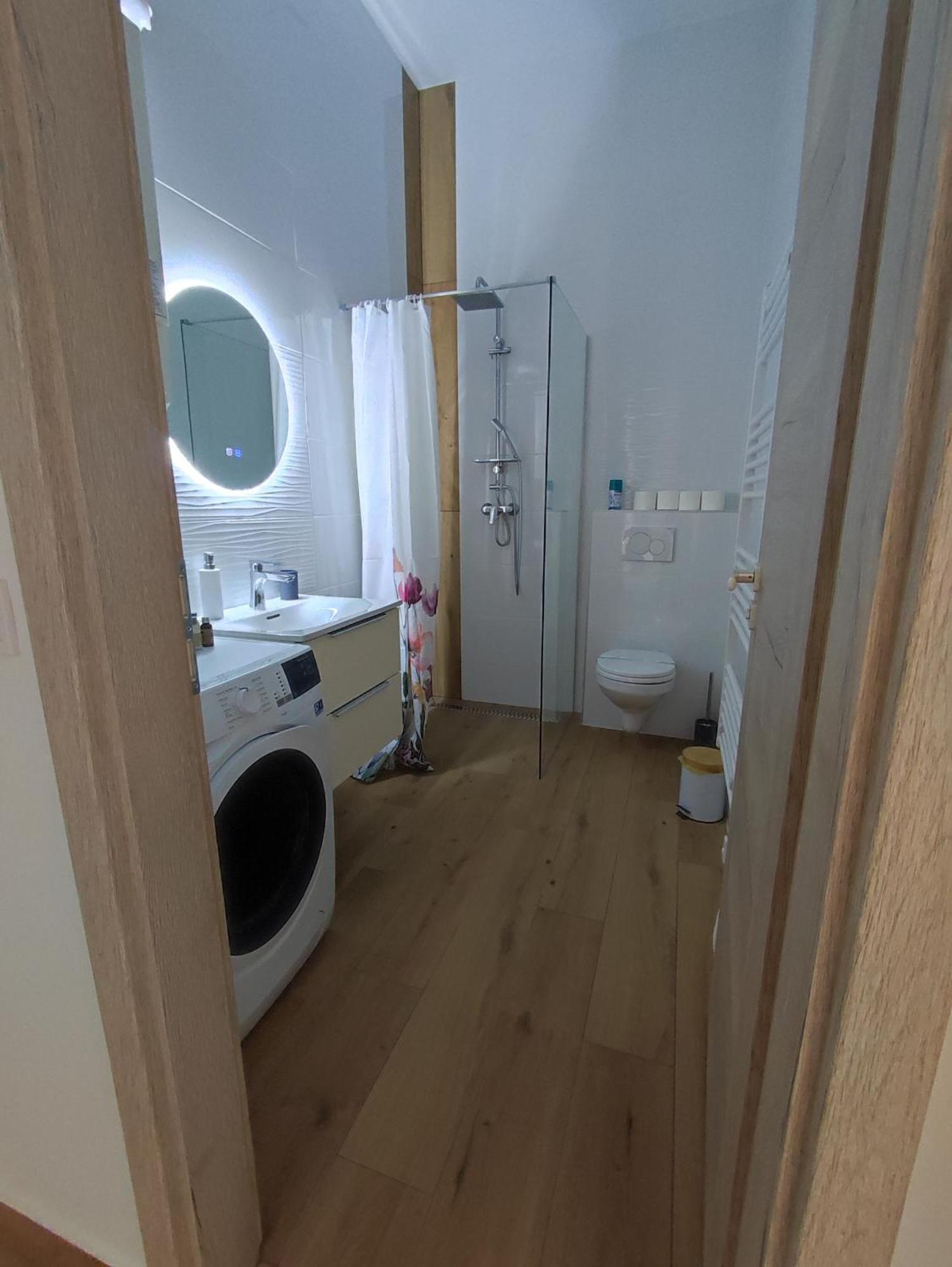 Stafetahaz Apartmanok Vác Exterior photo
