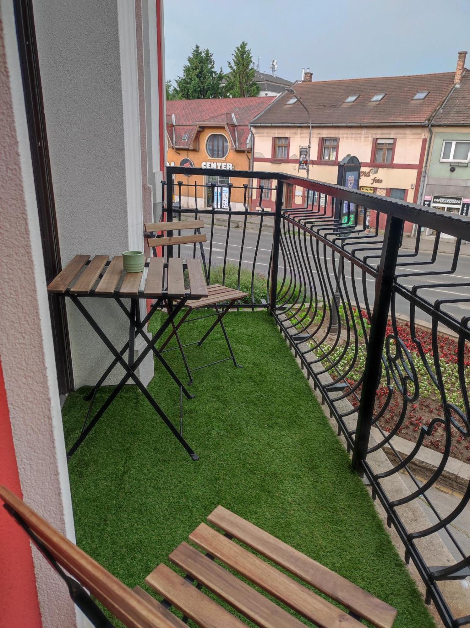 Stafetahaz Apartmanok Vác Exterior photo